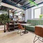Апартаменти For Students Only - Pennine House In