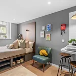 Апартаменти For Students Only - Pennine House In