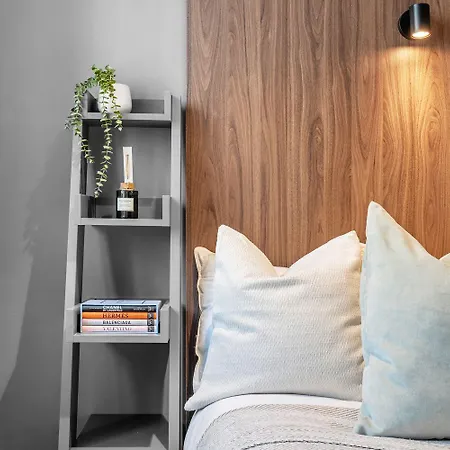 For Students Only - Pennine House In Apartment