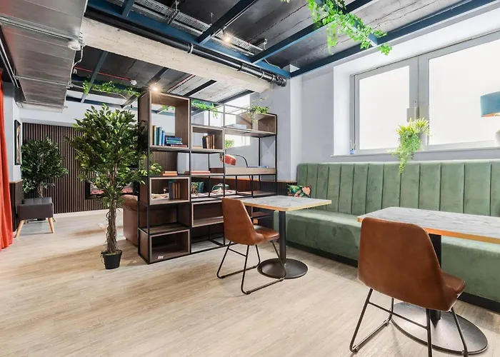 Апартаменти For Students Only - Pennine House In